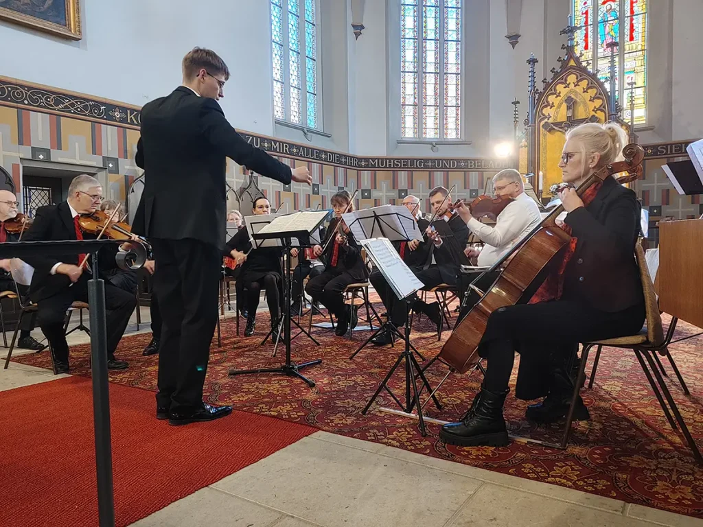 Das Collegium Instrumentale gibt das festliche Abschlusskonzert des Kirchbauvereins gemeinsam mit dem Bläserchor Schmölln-Großstöbnitz.